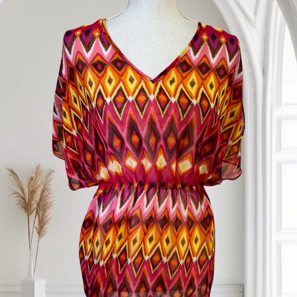Charlotte Russe Tops - ❤️* PULL ON V-NECK STYLE COLORFUL TOP SMALL